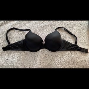 PINK wear everywhere t-shirt lightly lined bra